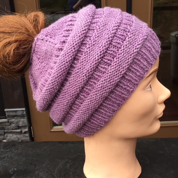 Hand Knit Messy Bun Hat/Toque - Picture 1 of 4